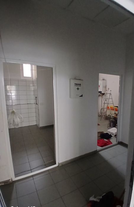 Inchiriez spațiu comercial 85 m2 Mioveni central trifazic gaz rampa aprovizionare intrare spate