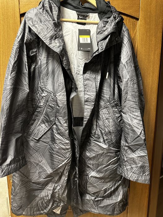 Vand pelerina de ploaie NiKE