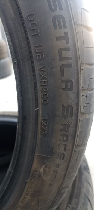 Гуми 2 броя 245/40/21
