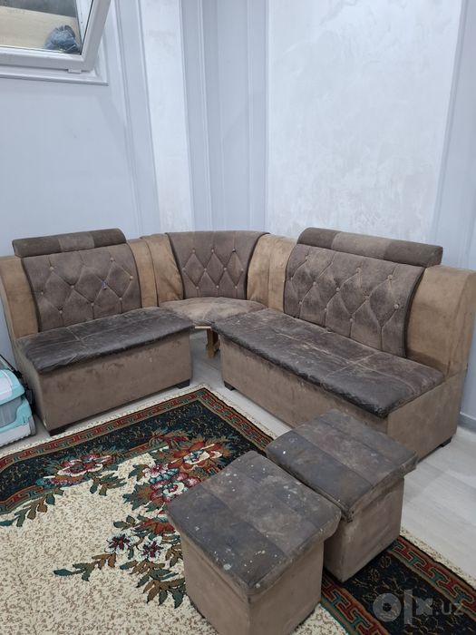 Oshxona uchun qulay va baquvvat burchakli divan (ugalok) + 2 ta pufik