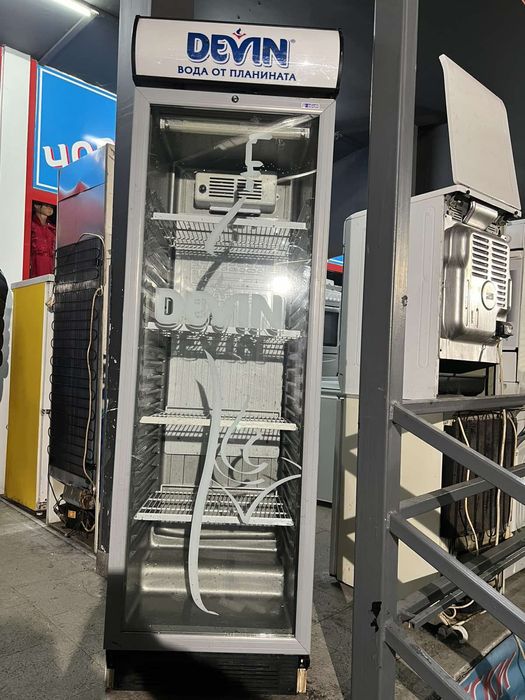 Хладилна витрина