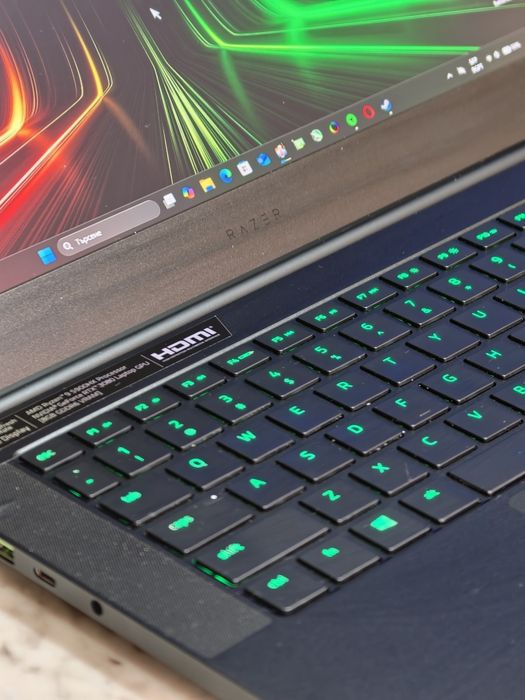 14' 2.5K 165Hz Ryzen 9 5900HX Razer Blade Advanced 16GB DDR4/1TBNVMe/Nvidia RTX 3080 8GB/