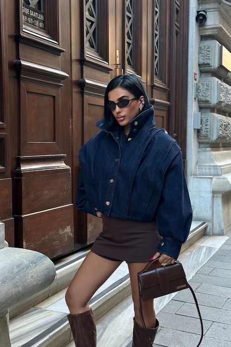 Дамско дънково яке с обемна кройка – модерен модел