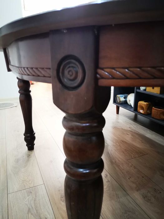 Продается Стол и стулья