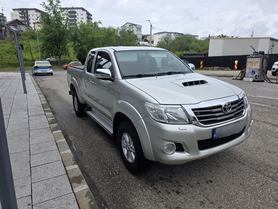 Toyota Hilux 4 locuri 2 usi bena lunga  4x4 Camioneta Autoutilitara Pick up