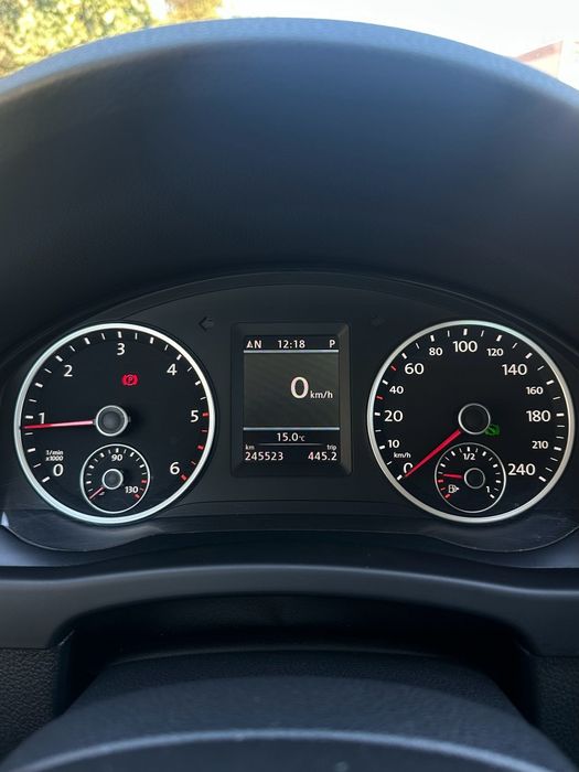 Vând s-au schimb Tiguan
