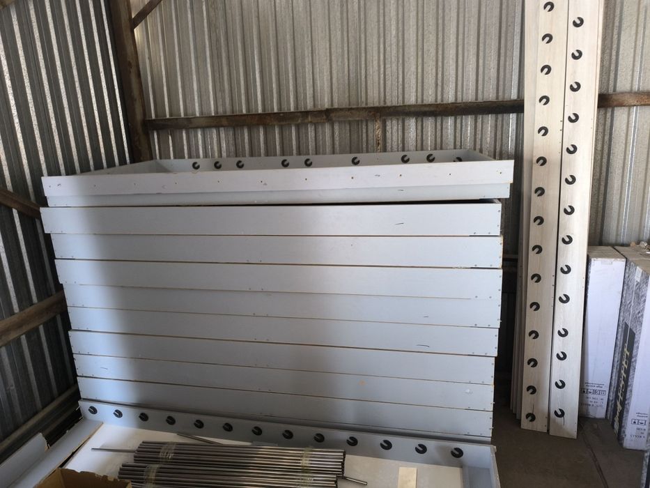 Полки для обойного магазина — дешевле, чем новые!