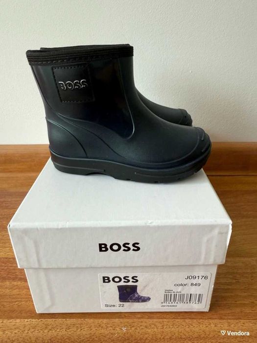 Boss kid rain boots size 22