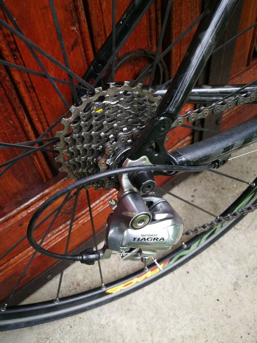 Vând cursiera cu cadru de carbon adusa din Germania de doua zile