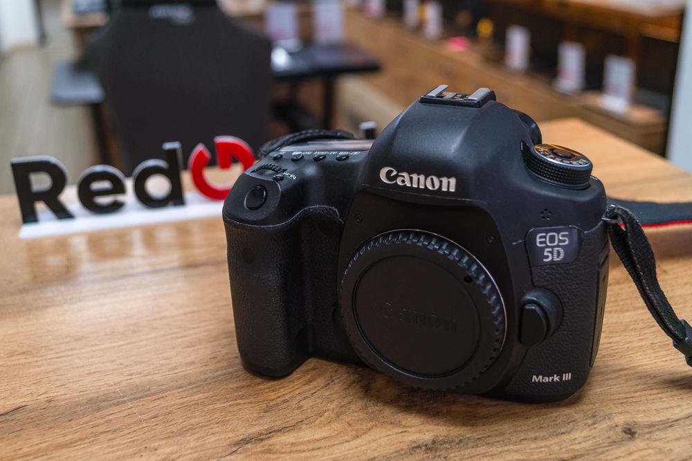 Зеркальный Canon EOS 5D Mark 3 Рассрочка  Магазин Red Geek