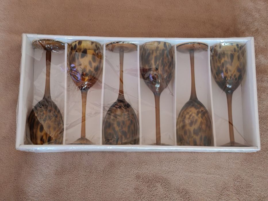 Сервиз 6 броя чаши за бяло вино, Амбър, кехлибар.