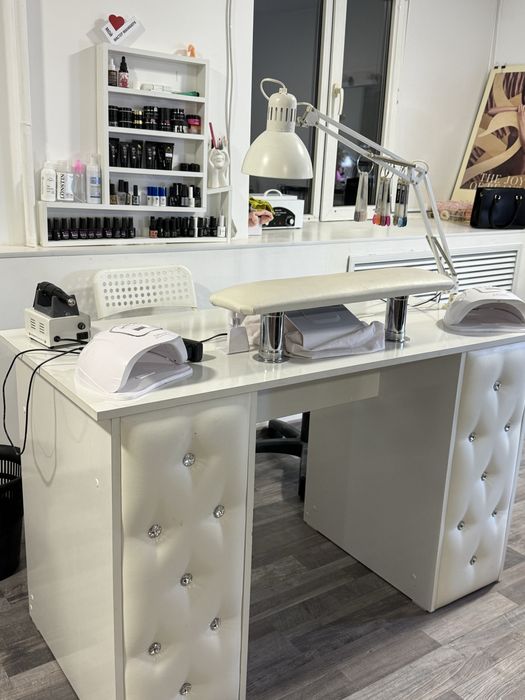 Сдается маникюрный столик в тной студии