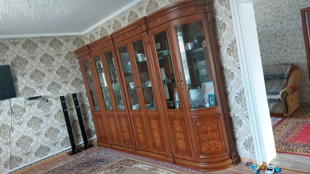 Продам мебель дерево.