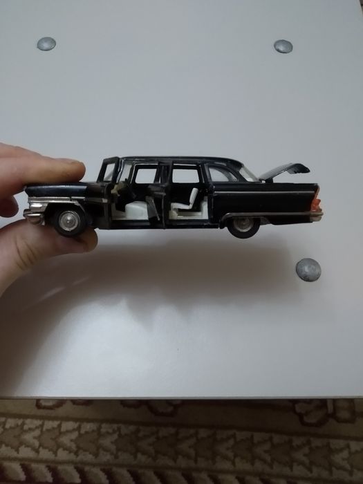 Колекционная,масштабная модель Чайка. Газ-13. СССР.