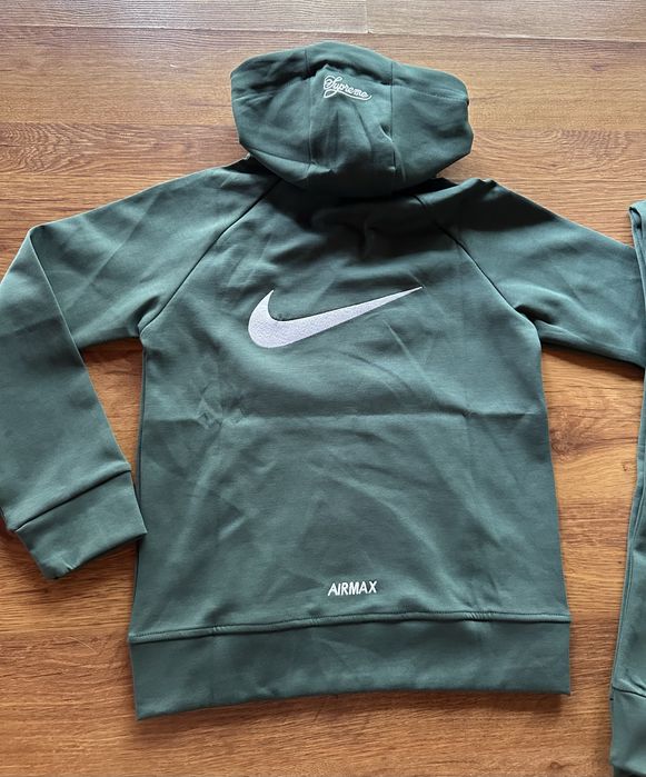 Детски,памучен,зелен екип Nike с бродирано лого на гърба