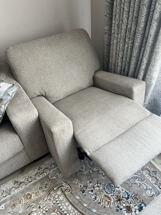 Продается диван ashley home