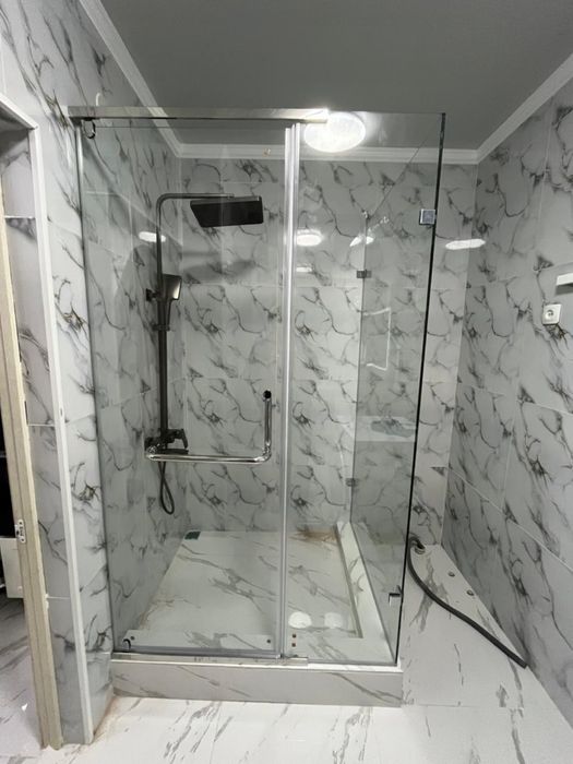 Стеклянные душевые кабины