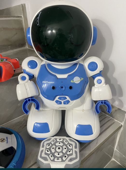 Roboti Cu Telecomenzi