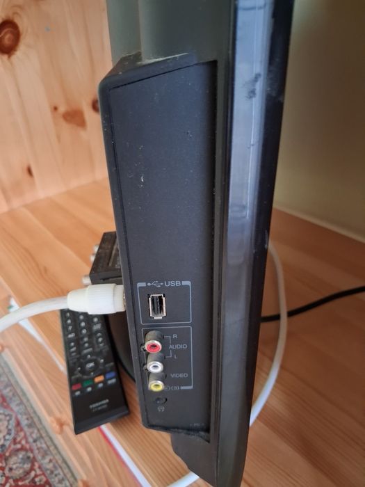 LCD телевизор Tochiba  22АV703G