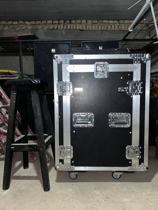 Aparatura sotiladi hamma narsasi ishlidi pult dynacord ishlashi zo'r.