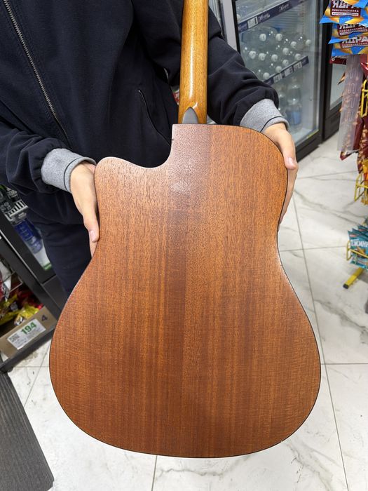 Коричневая гитара Prayida