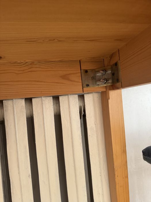 Стол из натурального дерева