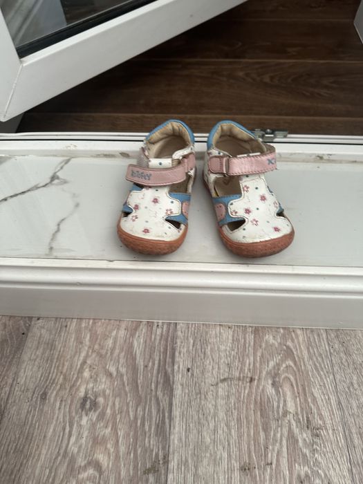 Продам детскую обувь