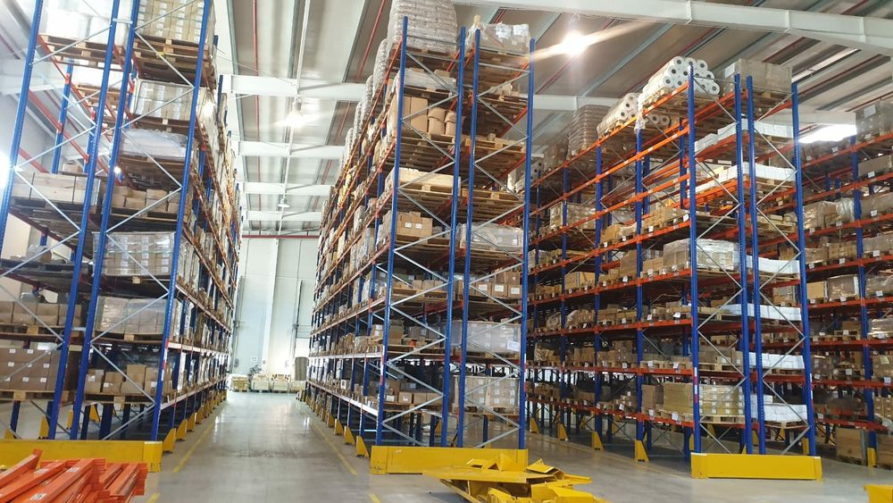 Rafturi metalice pentru depozitare