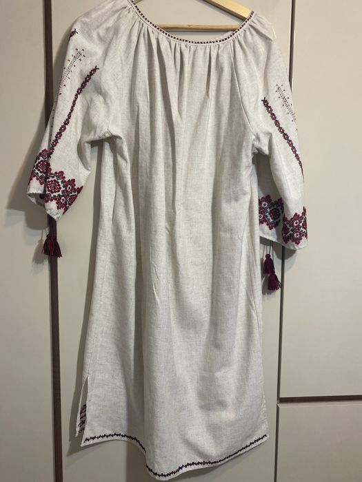 Rochie populara brodata manual