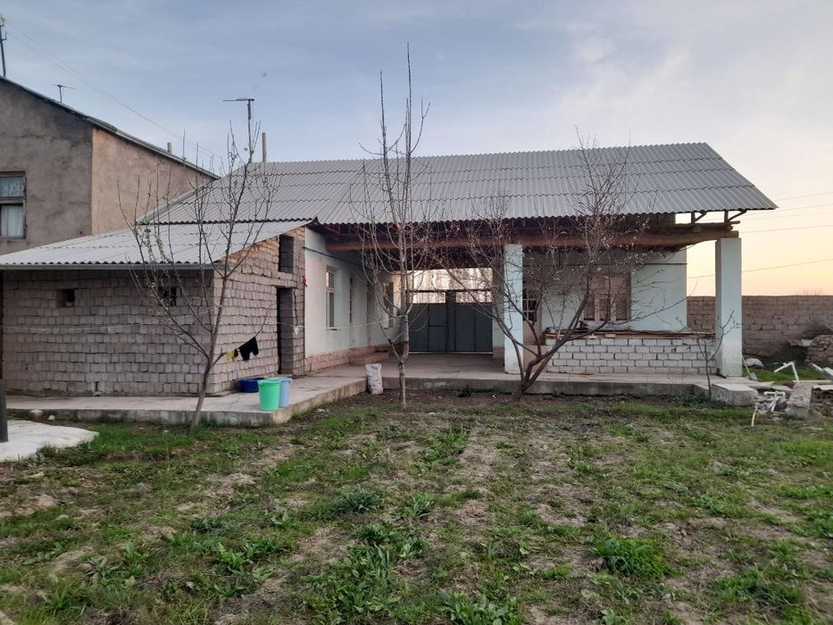 Hovli sotiladi 12 sotix