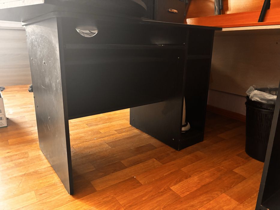 Продам офисную мебель.