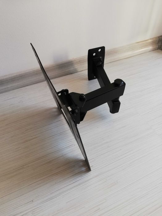 Tv поставка за стена