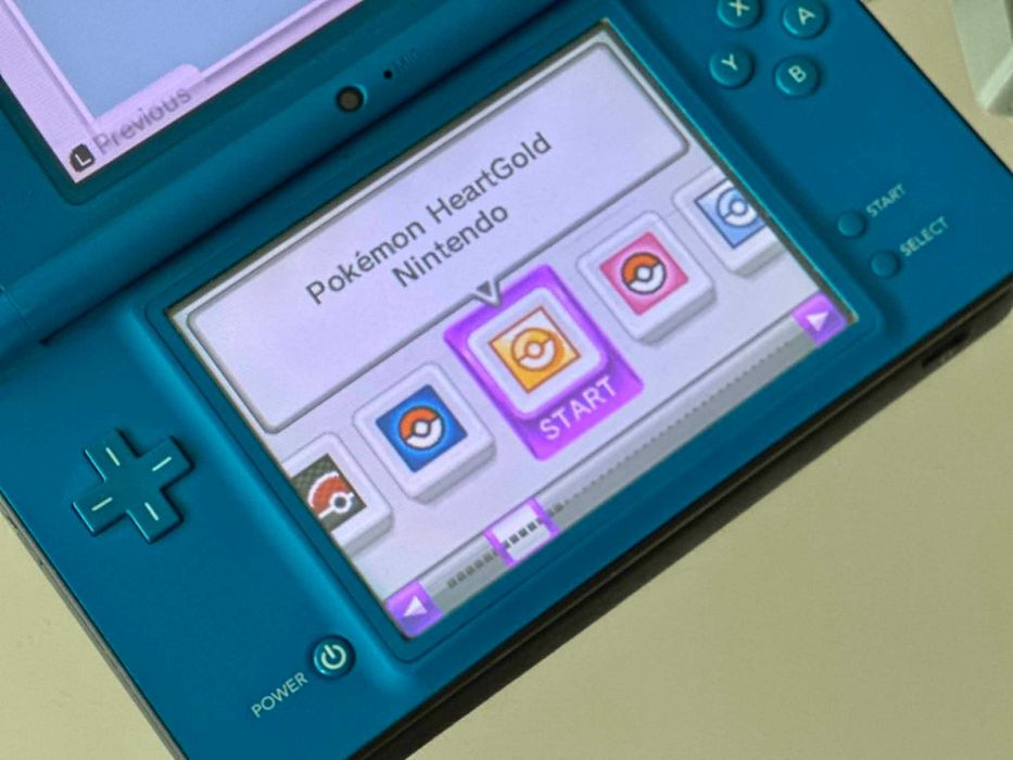 Nintendo DSi XL Midnight Blue 134 записани игри Pokemon Zelda Mario Нинтендо