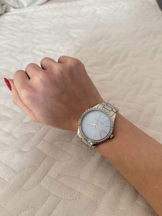 Оригинален дамски часовник Michael Kors – сребрист, с кристали