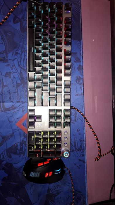 Геймърдка клаеиатура , мишка и слушалки