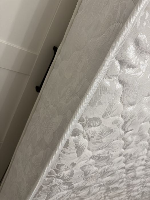 Продам матрас 160 на 200 см