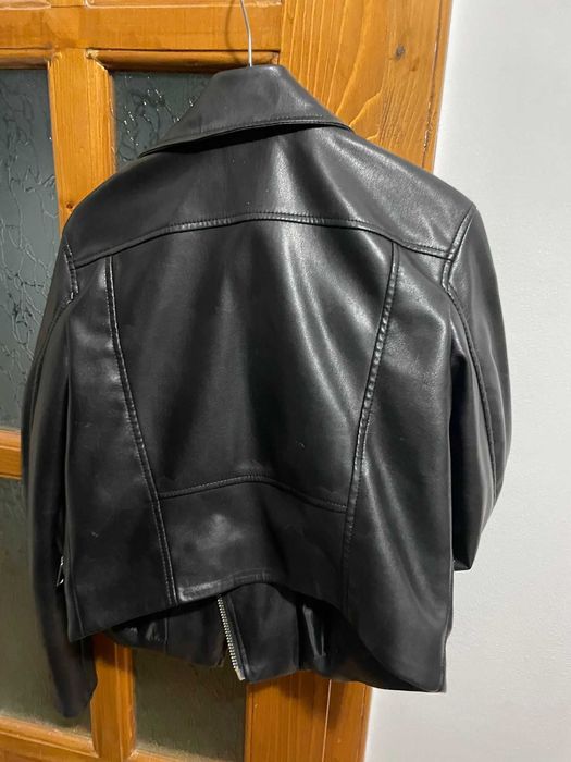 Geaca de femei de piele H&M, marimea S-M 38 (aprox. 165 cm si 45-55kg)