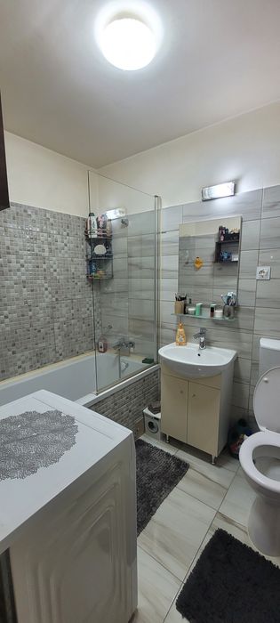 Persoana fizica vând apartament 2 camere strada Florilor