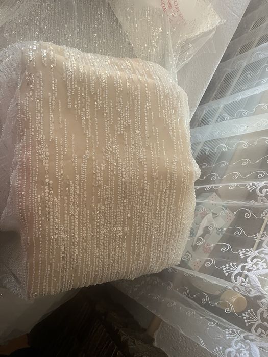 Materiale textile Dantela, organza sidefata si tafta rigida bej