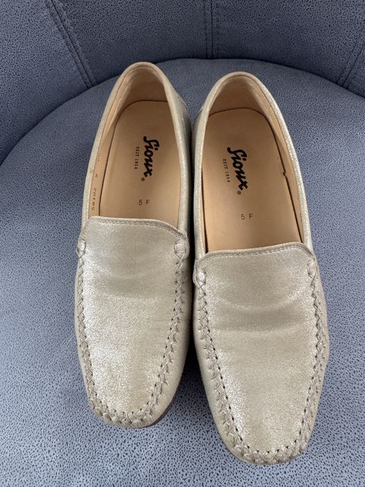 Мокасины серебристого цвета