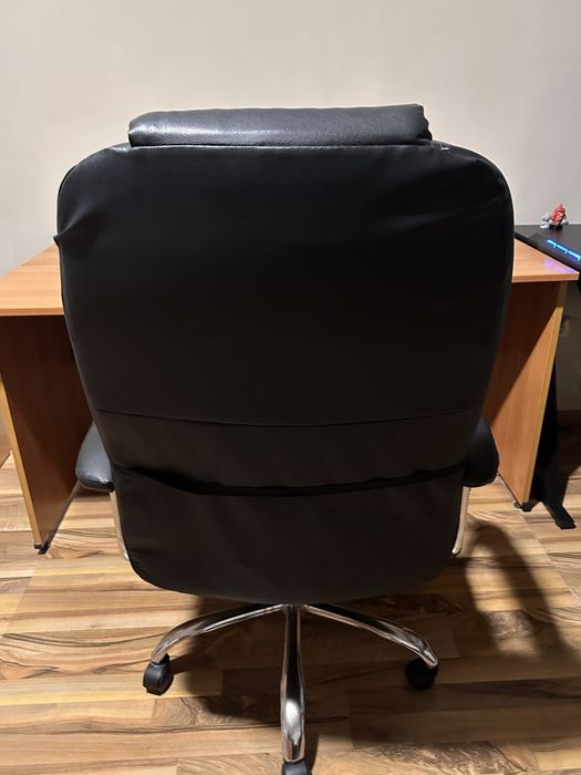 Продавам бюро и стол