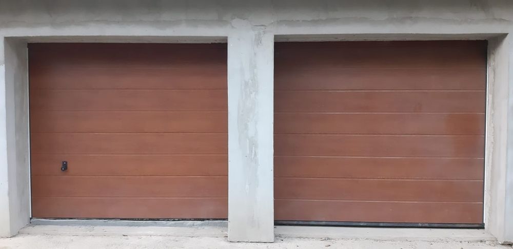 Usa garaj sectionala manuala și electrica