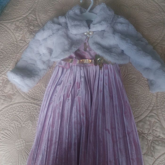 Rochie catifea cu capa blana 3- 4 ani