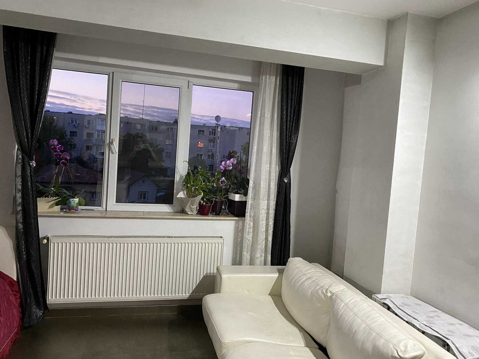 Garsoniera spatioasa bloc nou Trivale II