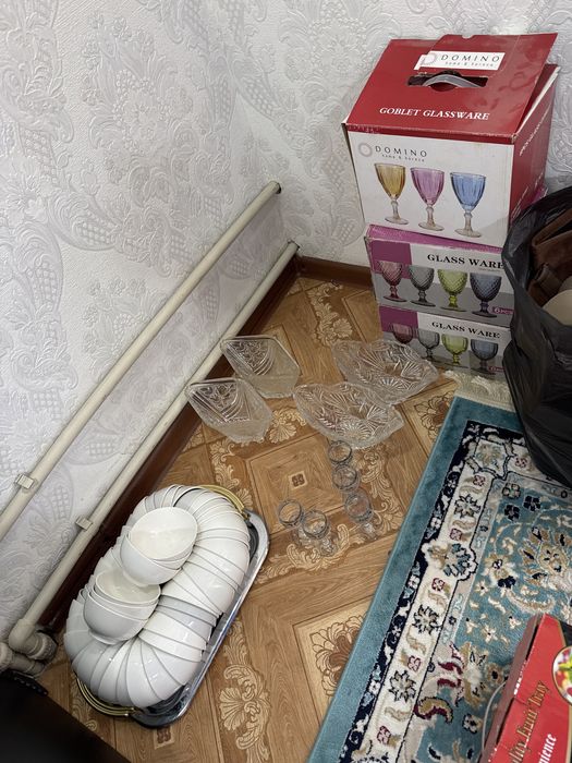 Әртүрлі ыдыстар сатылымда