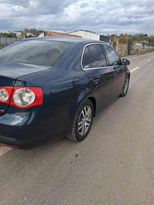 Vând Volkswagen Jetta