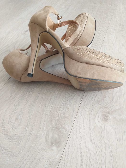 Летни дамски обувки с висок ток