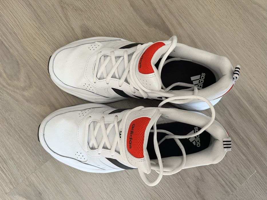 Продавам нови маратонки Adidas