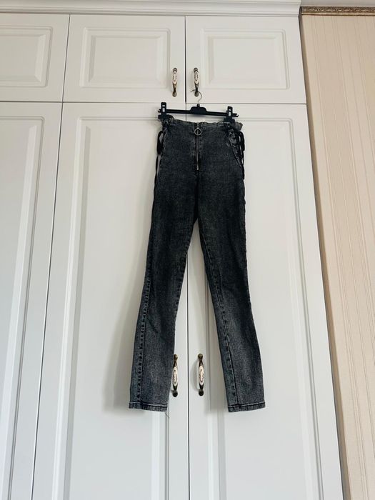 Blugi cu talie inalta negru spre gri , elastici masura S