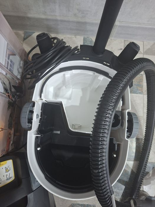 Моющий пылесос Karcher
